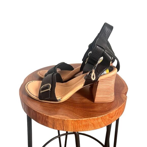 NWT Born Tahlia Sandals - Picture 5 of 7